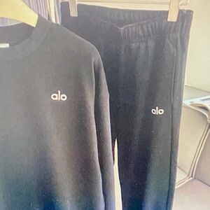 ALO Yoga Black Crew Neck Sweater Size L